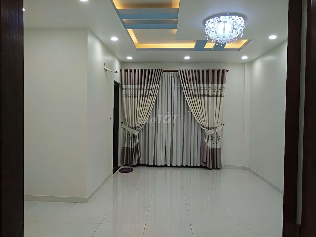 First floor, third floor, six bedroom, empty ground all the time. which is also tycty