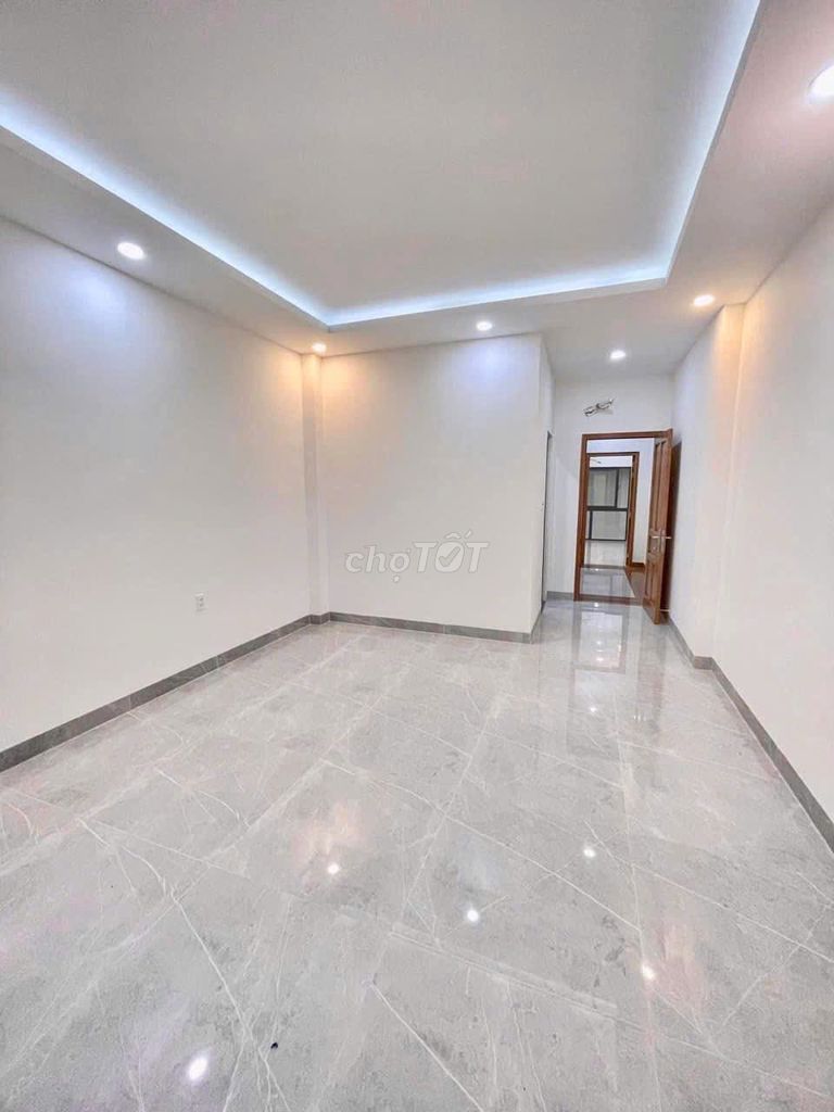 Renting an alley house of 220 A.L.A.Q.0, 1894 14, District 3 near Lê Văn Sỹ Gas.
