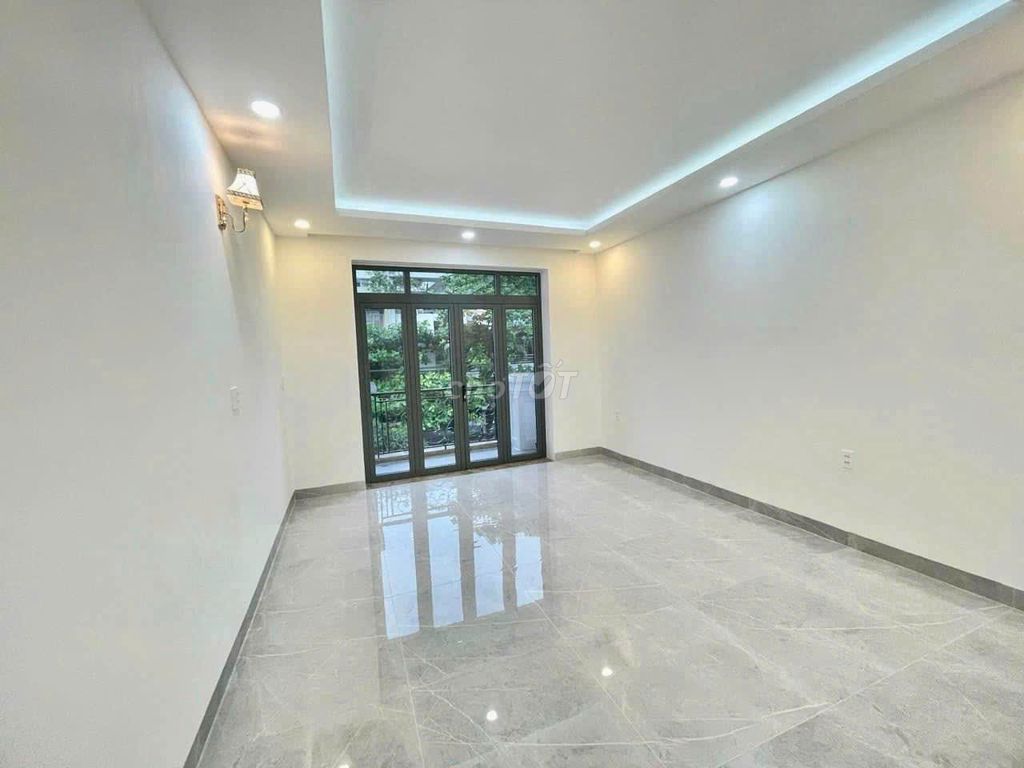 Renting an alley house of 220 A.L.A.Q.0, 1894 14, District 3 near Lê Văn Sỹ Gas.
