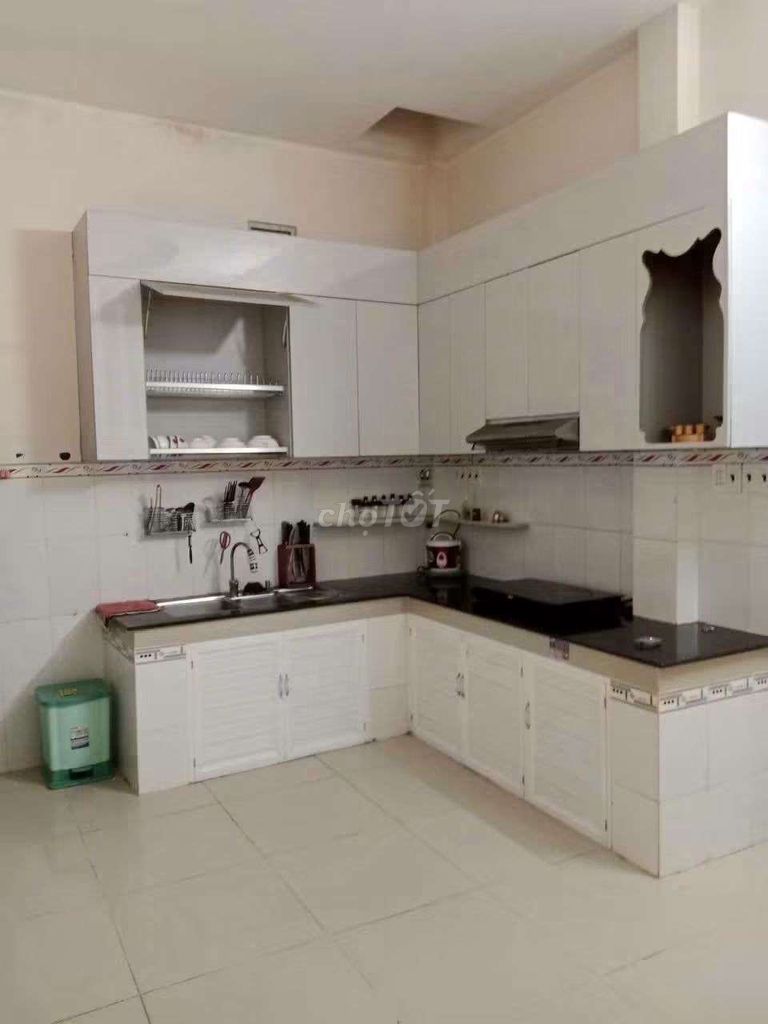 I'm renting a 1st floor on 11 Linh Xuân.