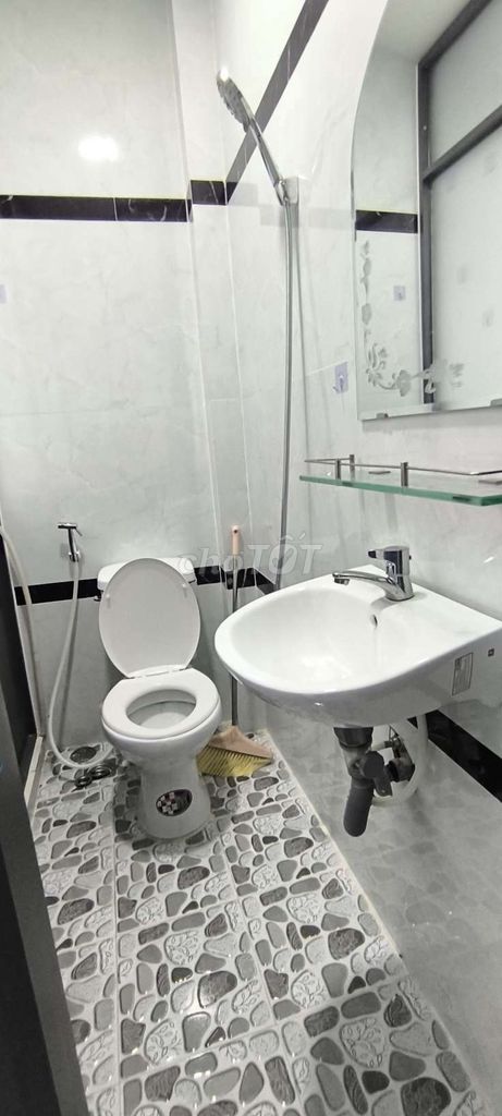 Three bedrooms. Two toilets near the Great City.