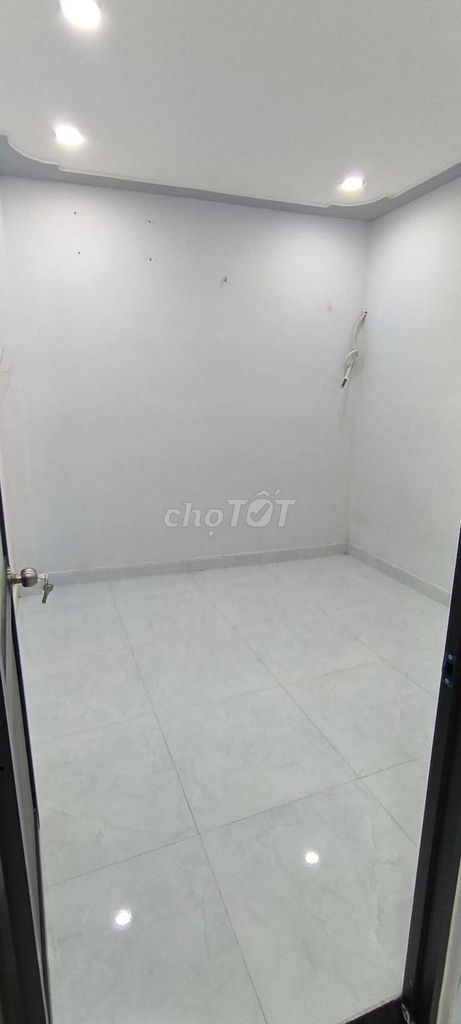 Three bedrooms. Two toilets near the Great City.