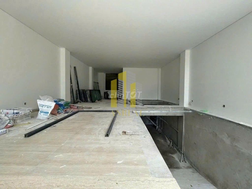 Rent the modern empty villa - 82 million.