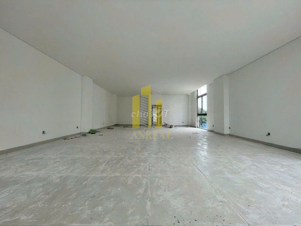 Rent the modern empty villa - 82 million.