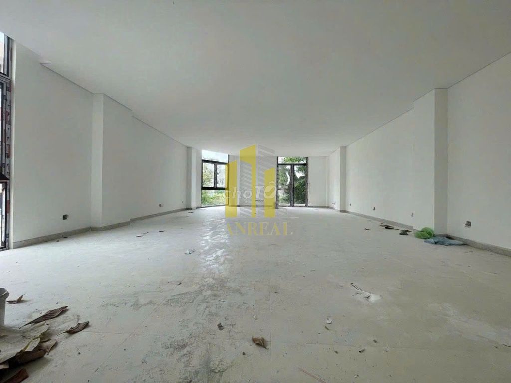 Rent the modern empty villa - 82 million.
