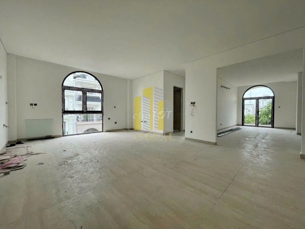 Rent the modern empty villa - 82 million.