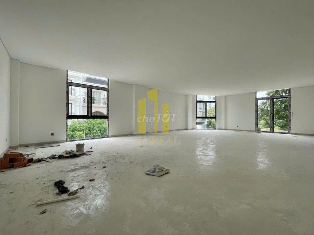 Rent the modern empty villa - 82 million.