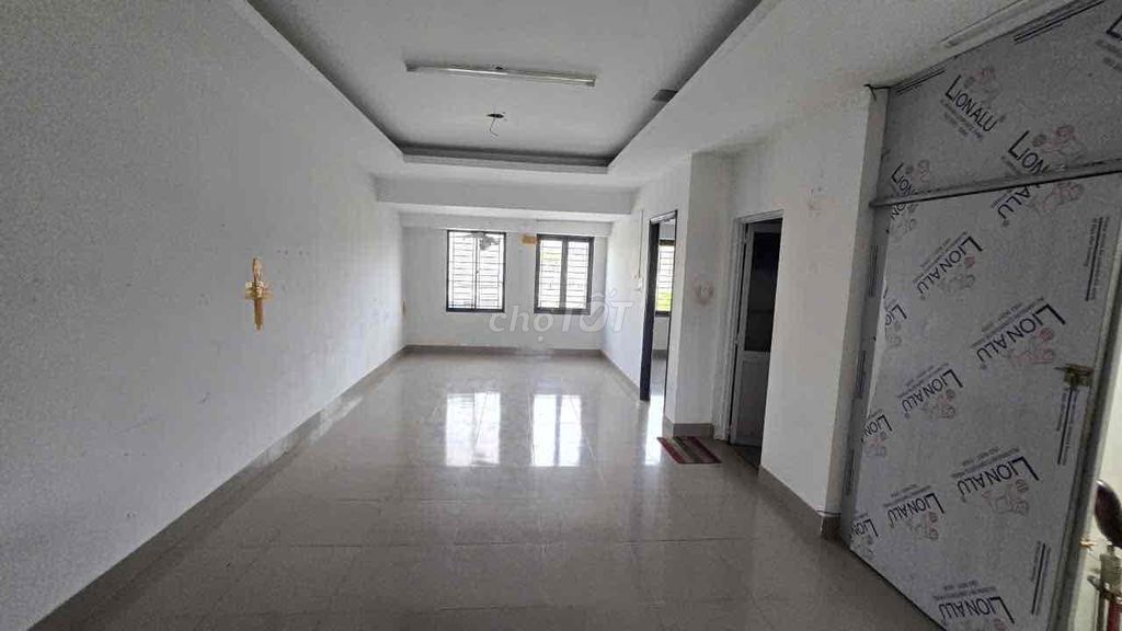 Rent a Nguyễn Hữu Dật-Tây Thạnh villa.