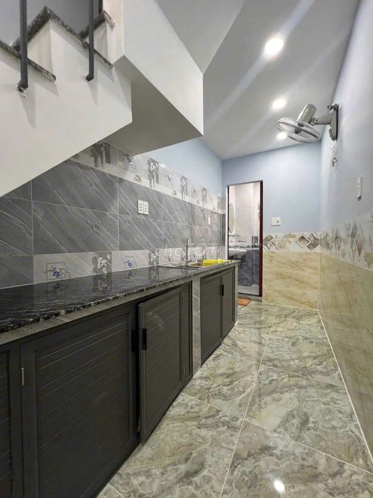 We rent two bedrooms, three toilets for 15 million.