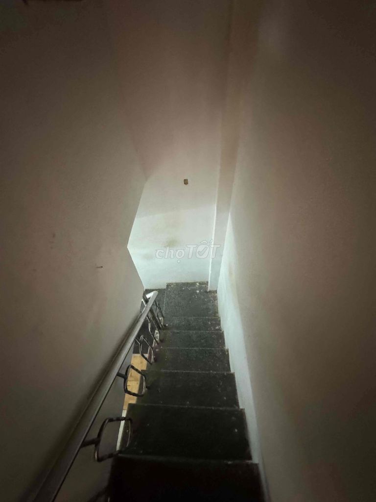 Rent an apartment. It's on Nguyễn Văn Khối.