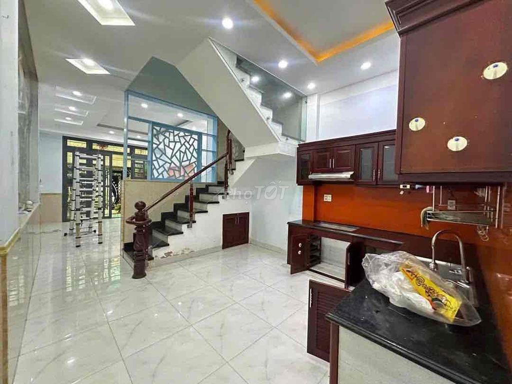 Rent a four-story river block near Gigamaill Hiệp Bình Chánh.