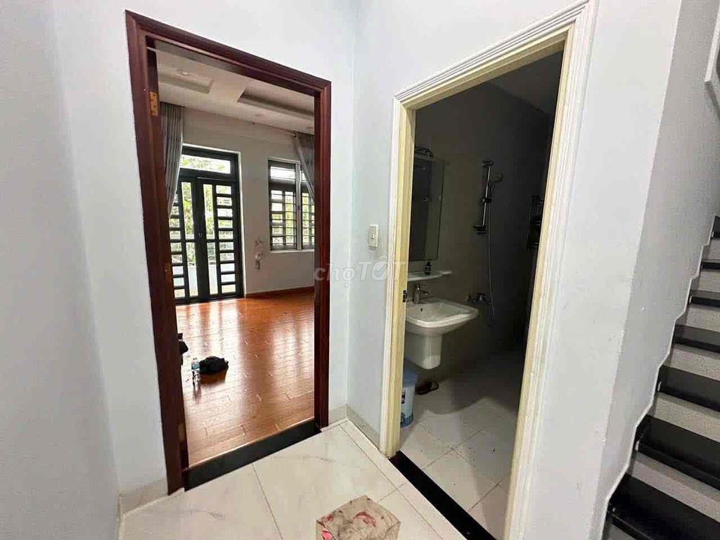 Rent a four-story river block near Gigamaill Hiệp Bình Chánh.