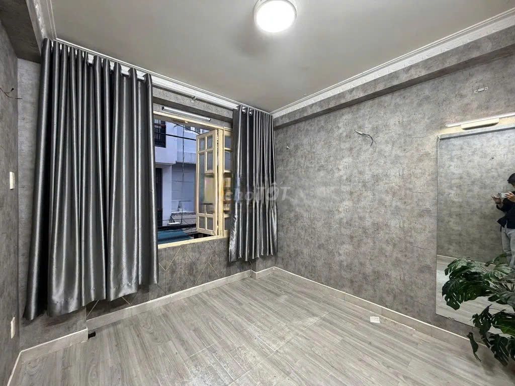 Rent the original three bedrooms, three Nguyễn Tiểu La toilets, 10th District, 1 st. 2nd floor.
