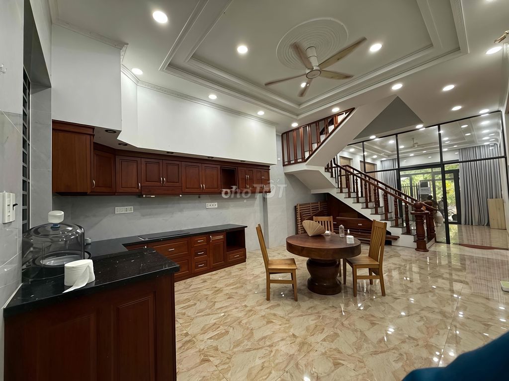 Rent the original house - high-level E.A.