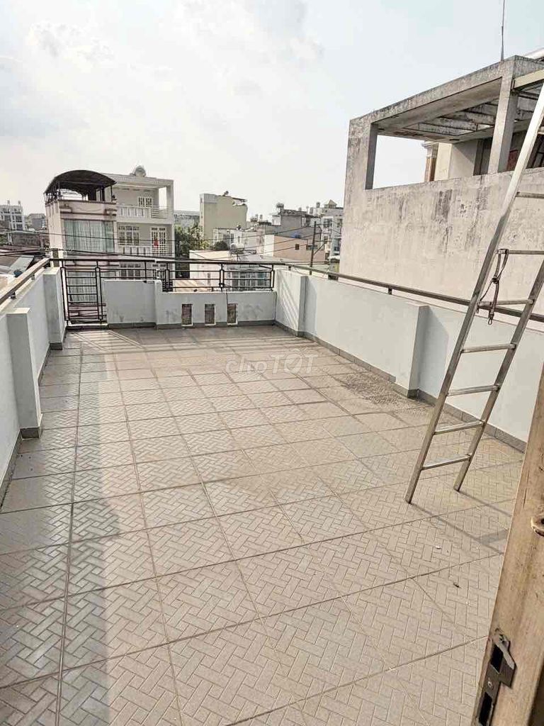 4 x 30 a. m. 1 . 1 . 1 . 1 . 1 . 1 . 1 . 1 . 1 . 1 . 1 . 1 . 1 . 1 . 2 floors . Mã Lò Mã Lò Street.