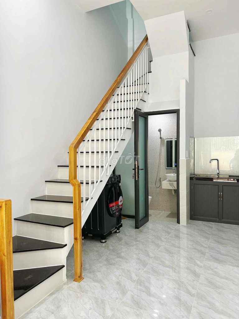 The two-story alleys have been in Middle-Wing Central Street for only 14 million a month.