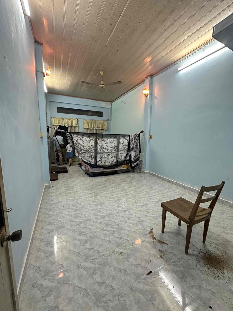 Rent a Đồng Đen Tân Bình alleyhouse. area: 4 meters x 12 meters a floor 2 times 8 million