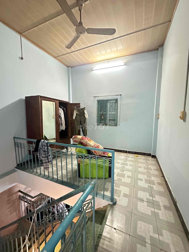 Rent a Đồng Đen Tân Bình alleyhouse. area: 4 meters x 12 meters a floor 2 times 8 million