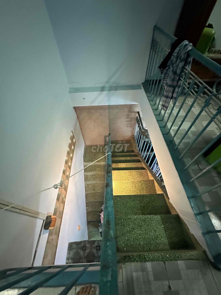 Rent a Đồng Đen Tân Bình alleyhouse. area: 4 meters x 12 meters a floor 2 times 8 million