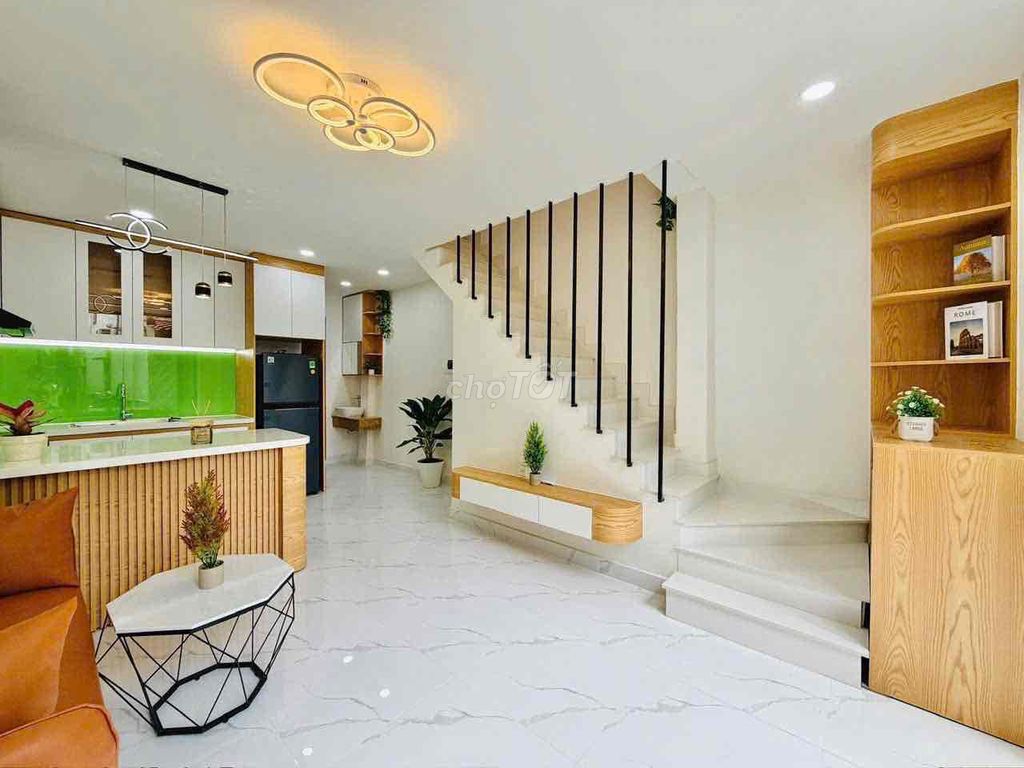 Nice new home, down on số 51 Street.
