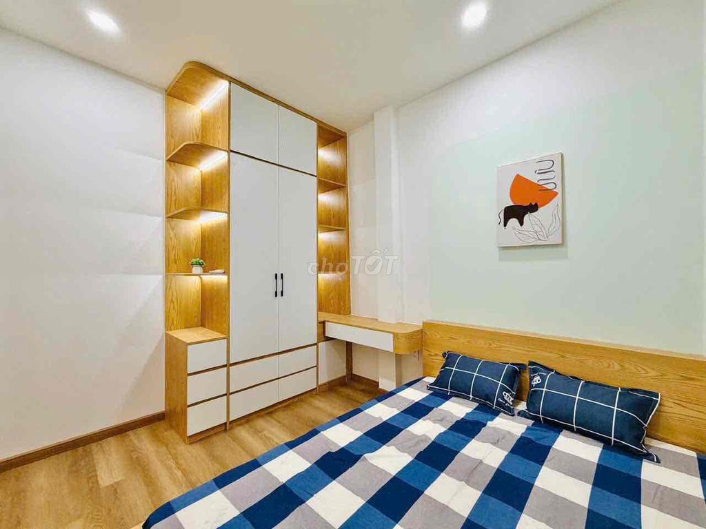 Nice new home, down on số 51 Street.