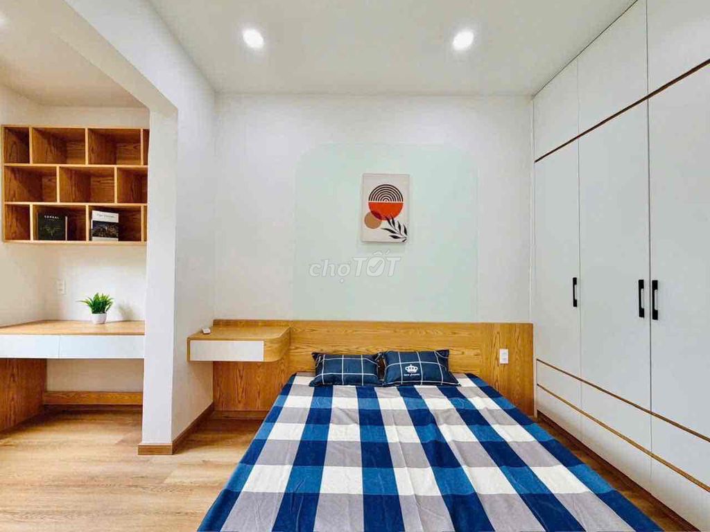 Nice new home, down on số 51 Street.