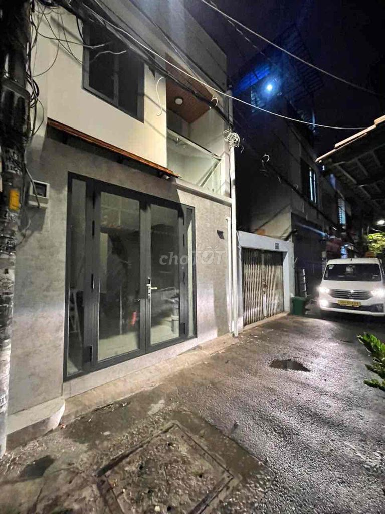 Nice new home, down on số 51 Street.