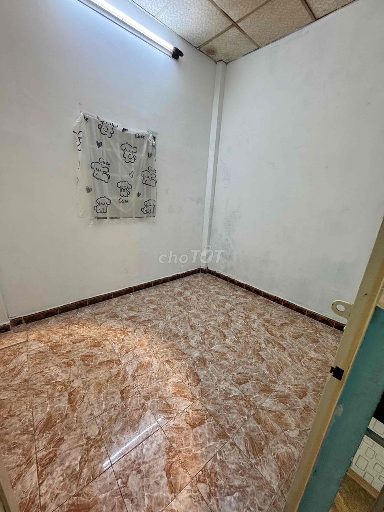 We'll have two rooms. Two rooms only 7 million Tân Phús available.