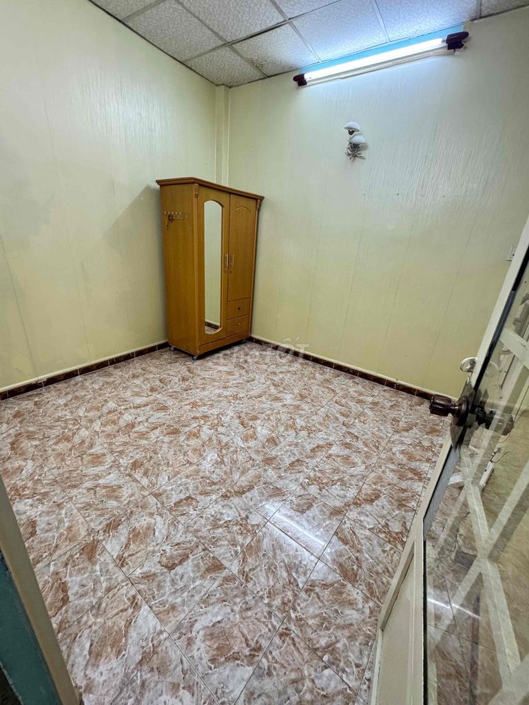 We'll have two rooms. Two rooms only 7 million Tân Phús available.