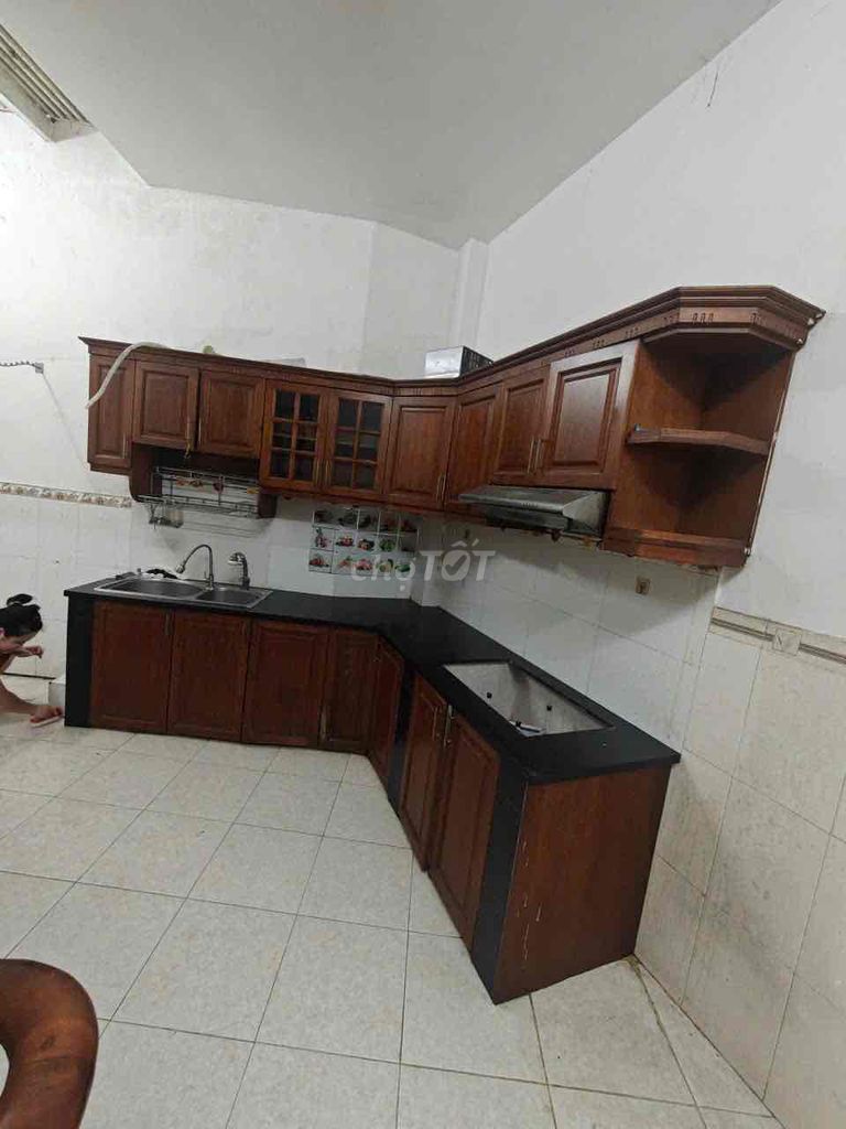 Rent an alley house.