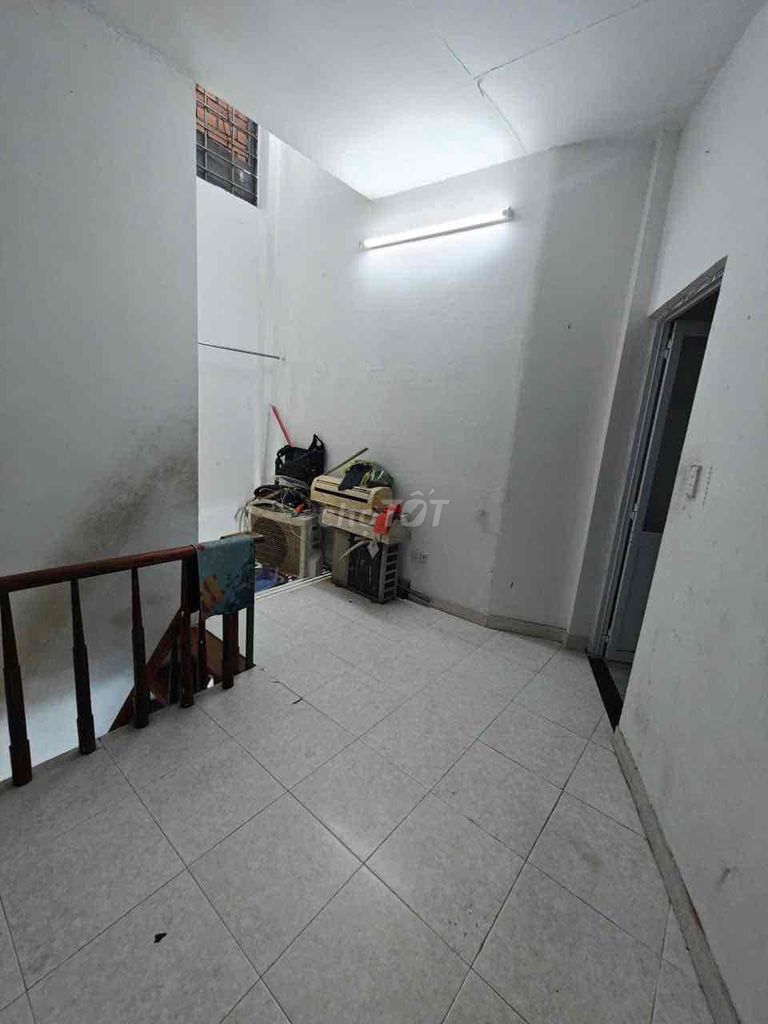 Rent an alley house.