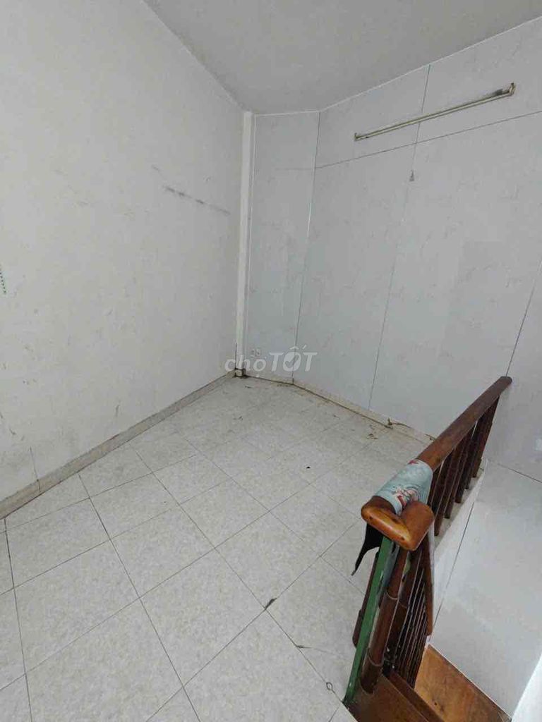 Rent an alley house.