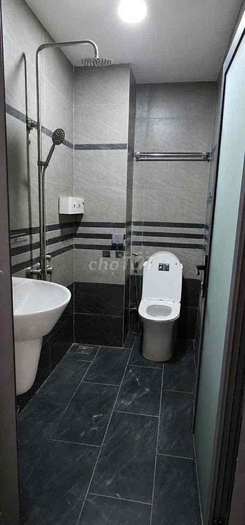 The two-story five-way bedroom has Tam Đa, District 9 air conditioning.