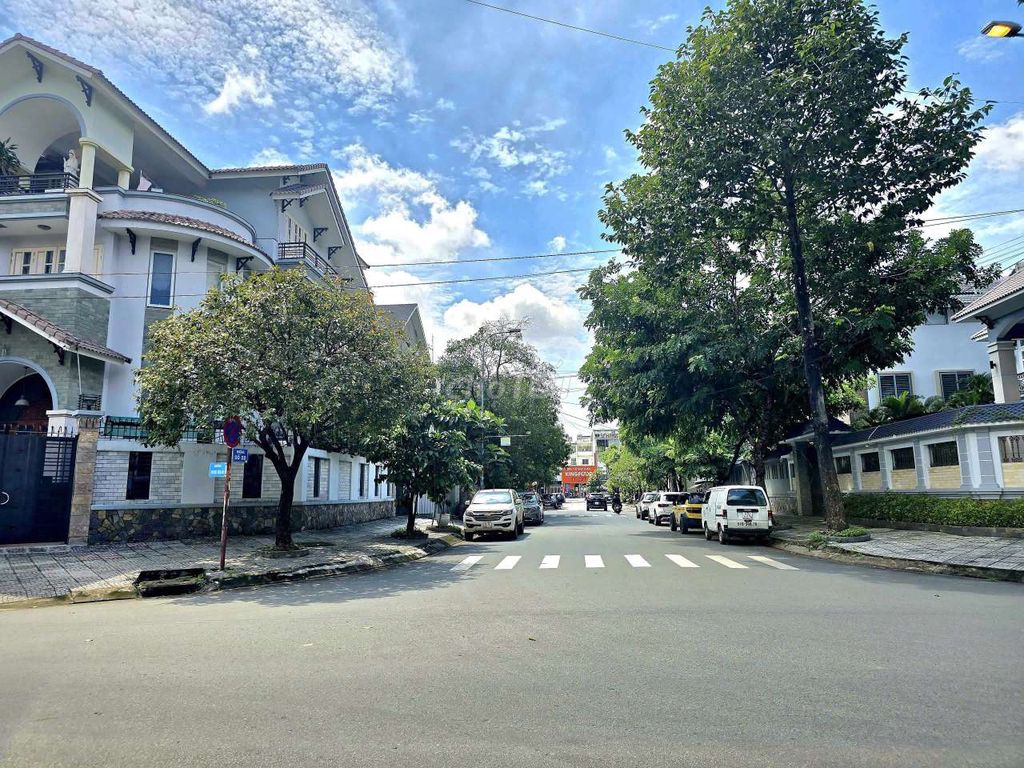 Two front corner Dương Văn An District 2.