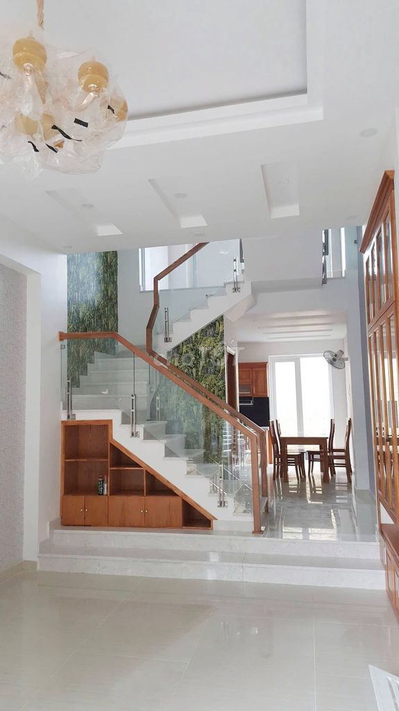 Rent a three-story apartment, nice, Lê Thị Riêng truck alley. Thới An District 12