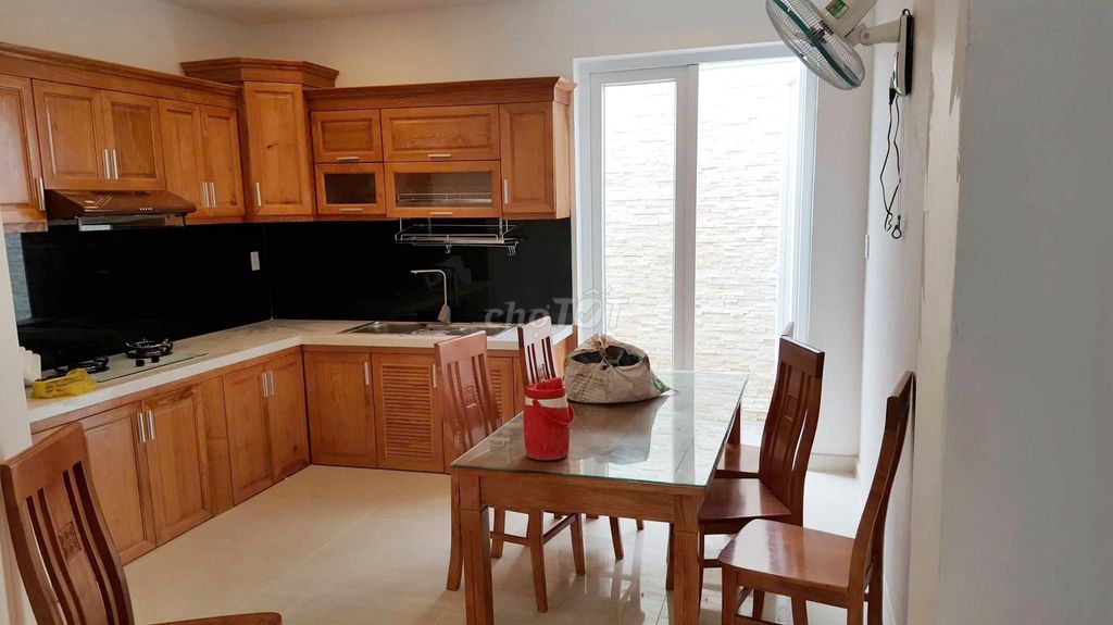 Rent a three-story apartment, nice, Lê Thị Riêng truck alley. Thới An District 12