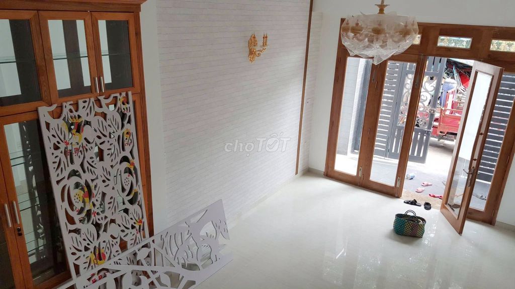 Rent a three-story apartment, nice, Lê Thị Riêng truck alley. Thới An District 12