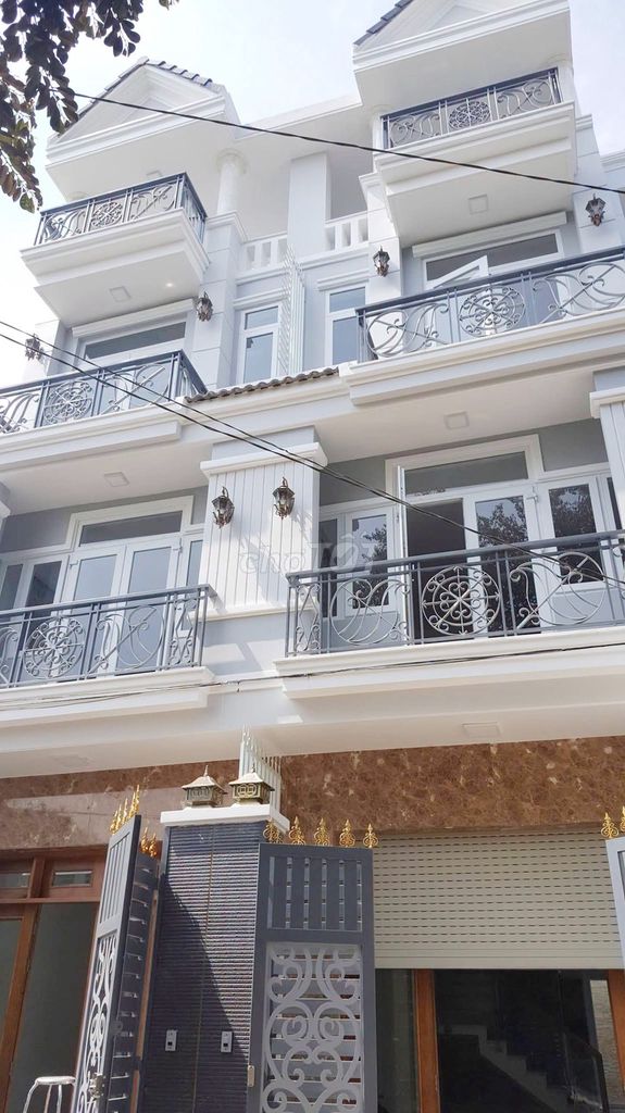Rent a three-story apartment, nice, Lê Thị Riêng truck alley. Thới An District 12
