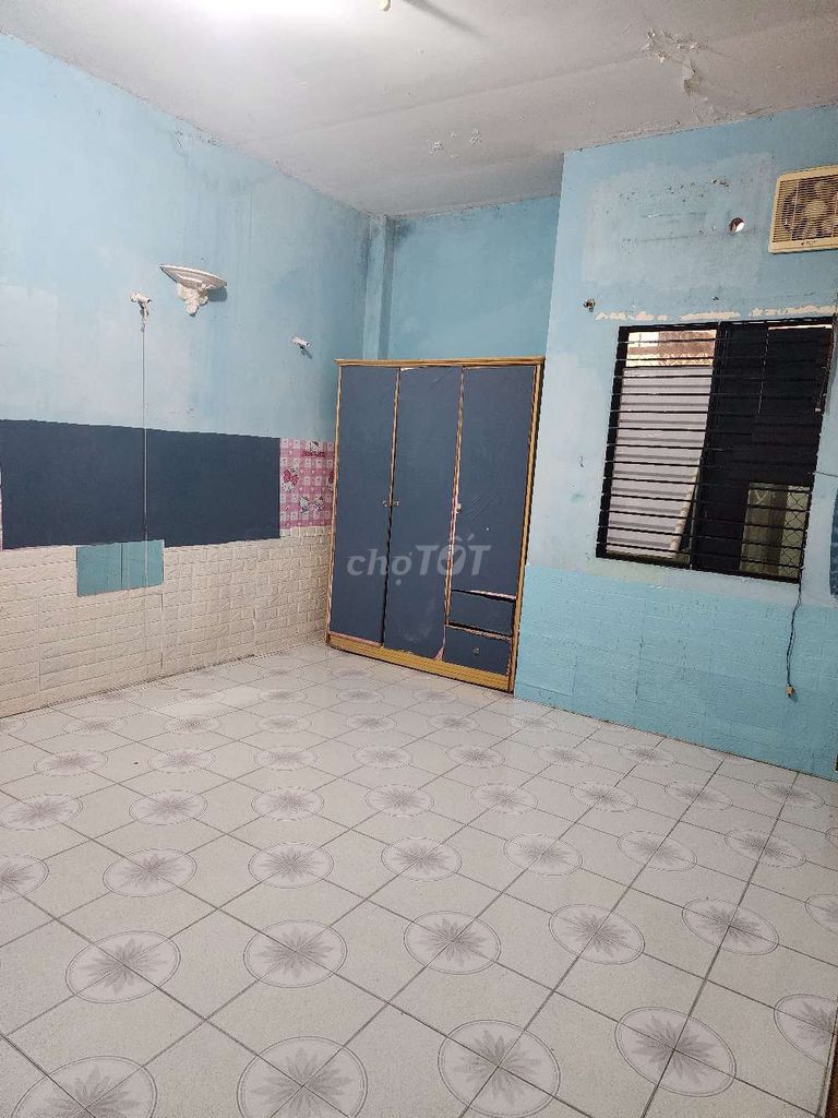 Give it to the Cinchang House. area 5 x 16 2 bedrooms. Two toilets.