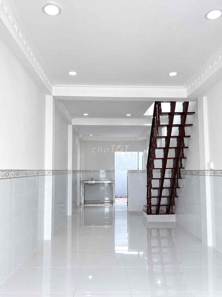 Two-story alleyway. Two bedrooms. Three-and-a-half x-10th floor.