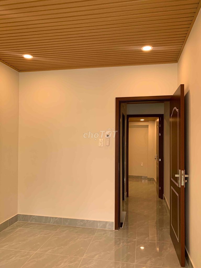 Cool new house, alley, 12th floor 3 P roof. Sleep, N.Muell. Okay.
