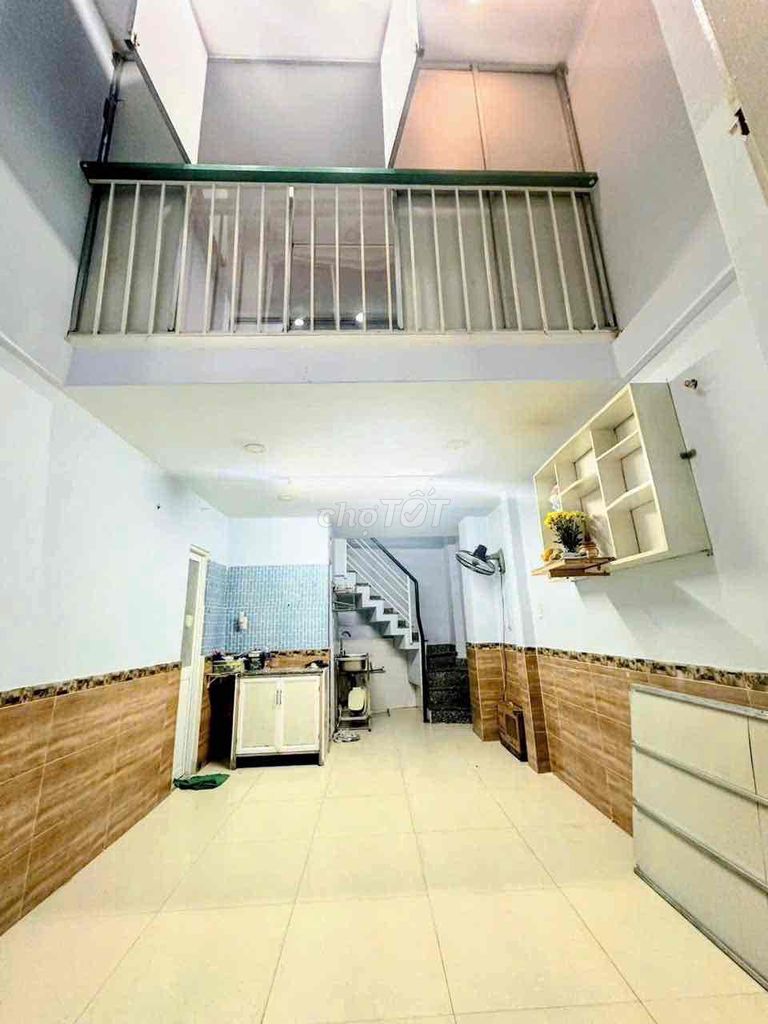 Two-story landing has three bedrooms. Three toilets at the airport. Six-eight million refrigerators.