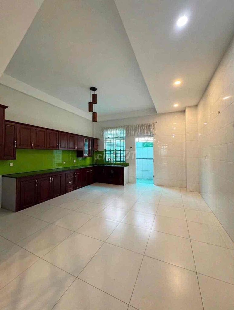 The Huỳnh Văn Nghệ alleyways are 5 M-three bedrooms.