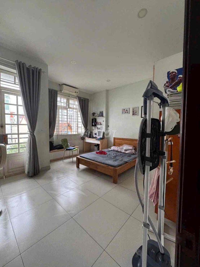 The Huỳnh Văn Nghệ alleyways are 5 M-three bedrooms.