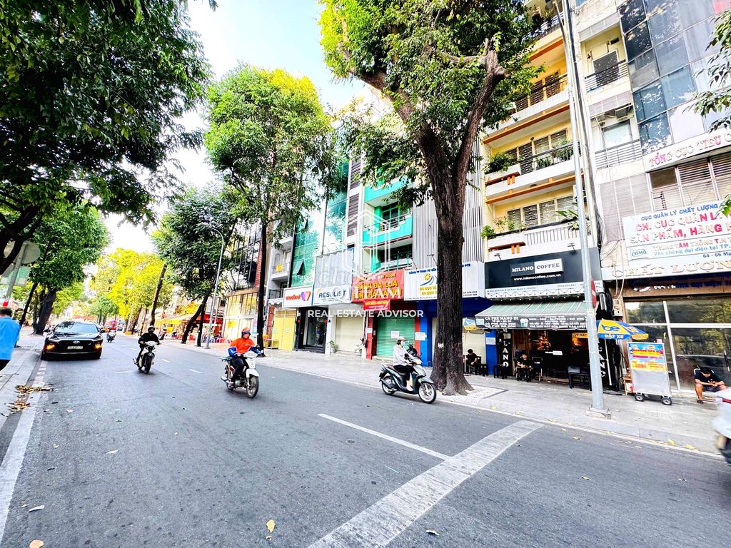 15 bedrooms 10th of the bathroom - Mạc Đĩnh Chi Front, District 1 - 5th floor, 117 million.