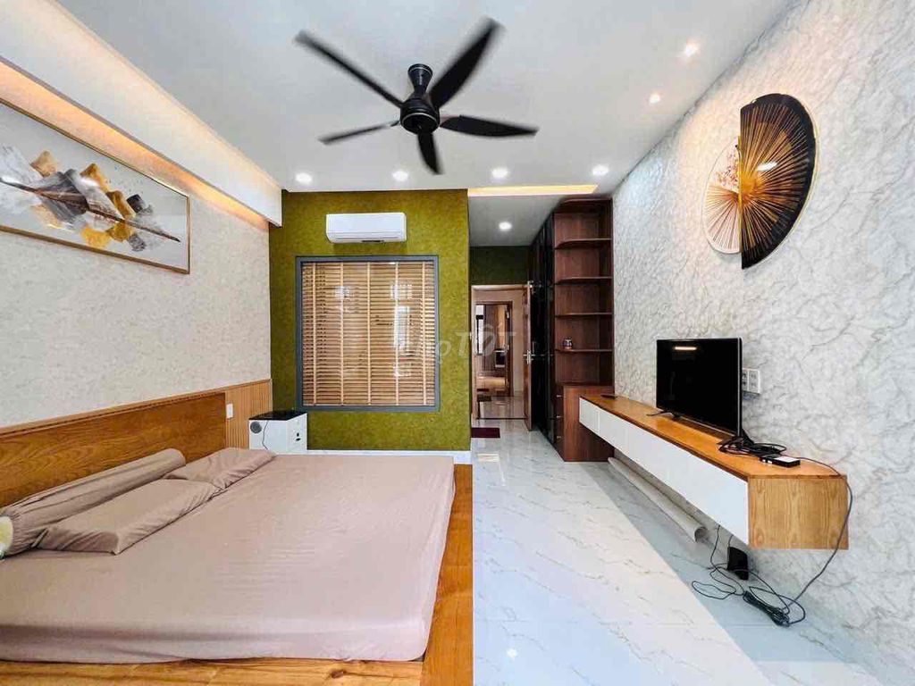 Renting a nice 4 x 18 house for 28 million