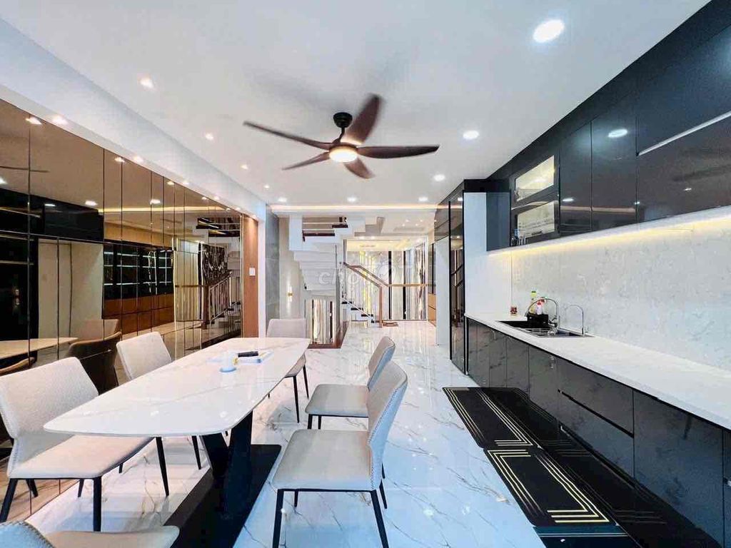 Renting a nice 4 x 18 house for 28 million