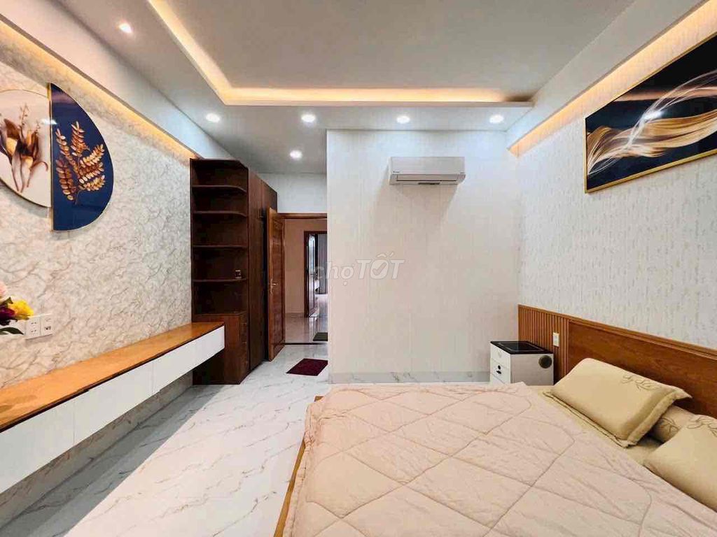 Renting a nice 4 x 18 house for 28 million