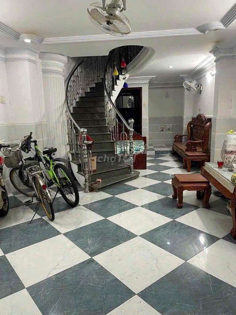 Renting Bà Hạt 3 bedrooms, 3 toilets, 18 million.