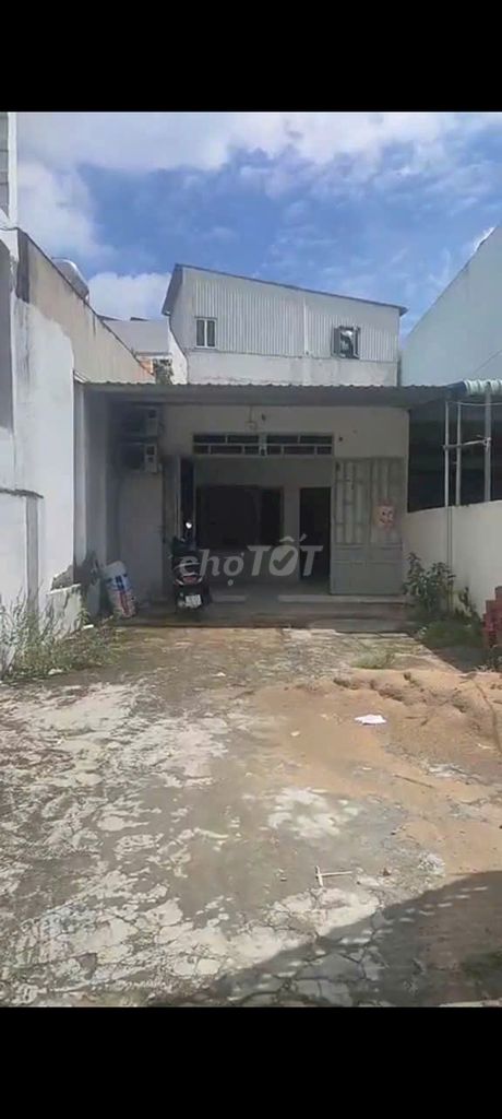 Two bedrooms, big yard, Nguyễn Thị Định.